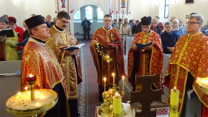 ХРАМОВИЙ ПРАЗНИК ВОЗДВИЖЕННЯ ЧЕСНОГО ХРЕСТА У ВАЛЧІ